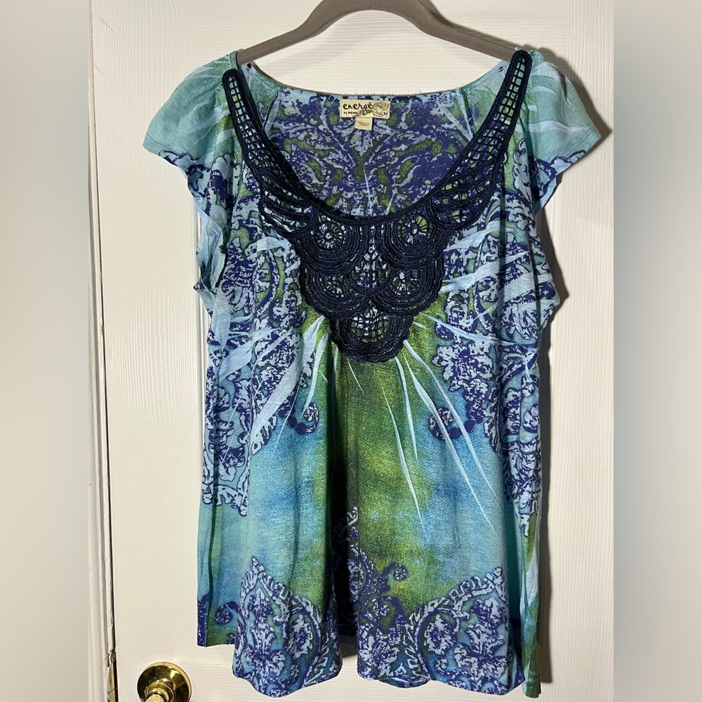 Energe by One World Crocthet top floral print top size Medium